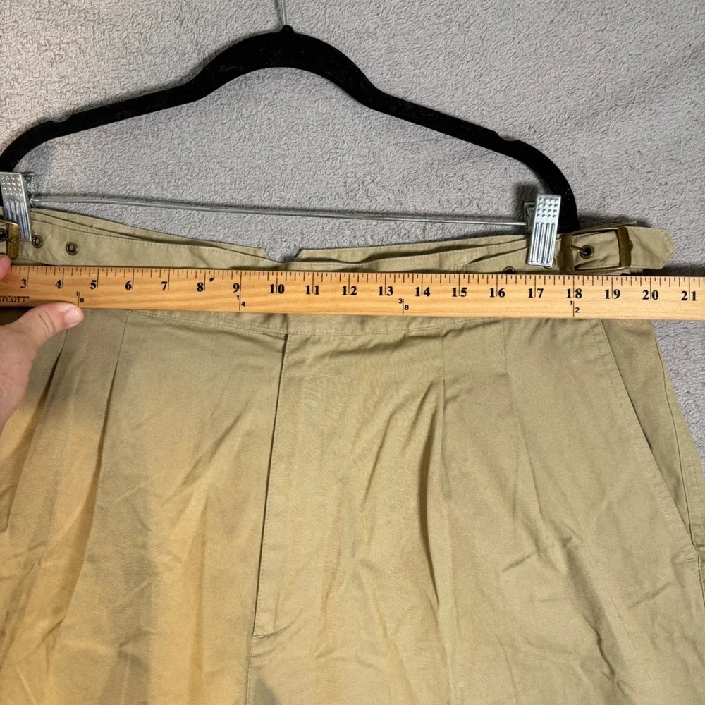Travelsmith Side Buckle Shorts Mens Size 40 Khaki Pleated Belted Cotton Outdoors